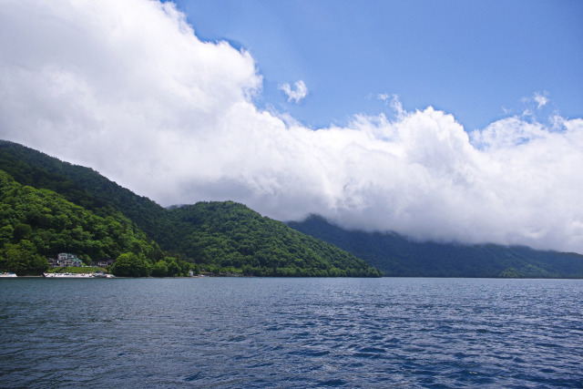 中禅寺湖 湖畔からの眺め