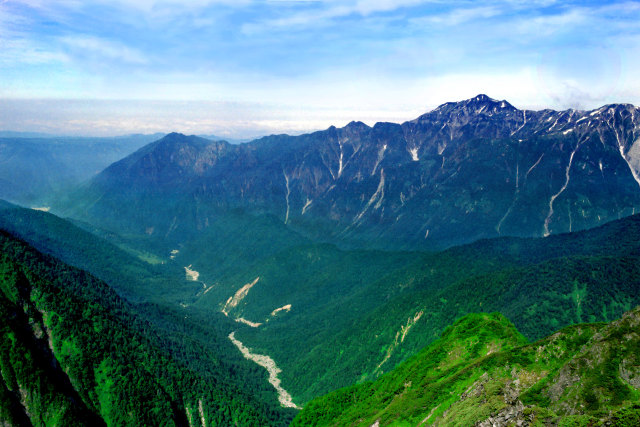 笠ヶ岳から錫杖岳へ連なる峰々