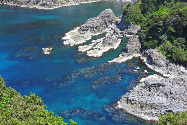 丹後半島-碧く透き通る磯