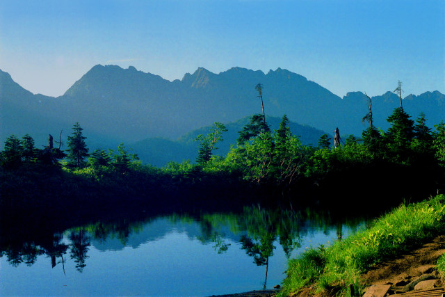 鏡池と穂高岳