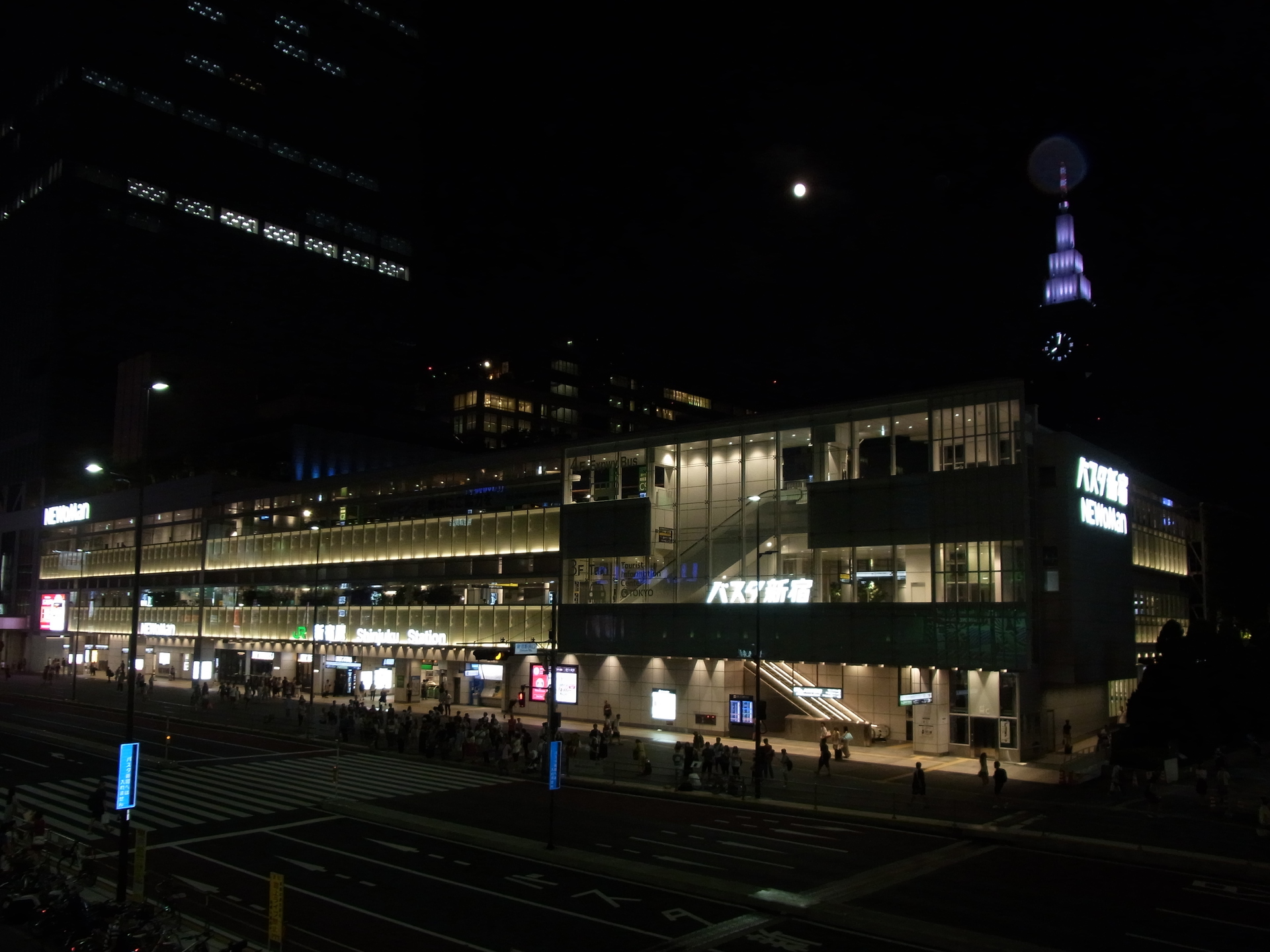 夜景 花火 イルミ バスタ新宿 壁紙19x1440 壁紙館