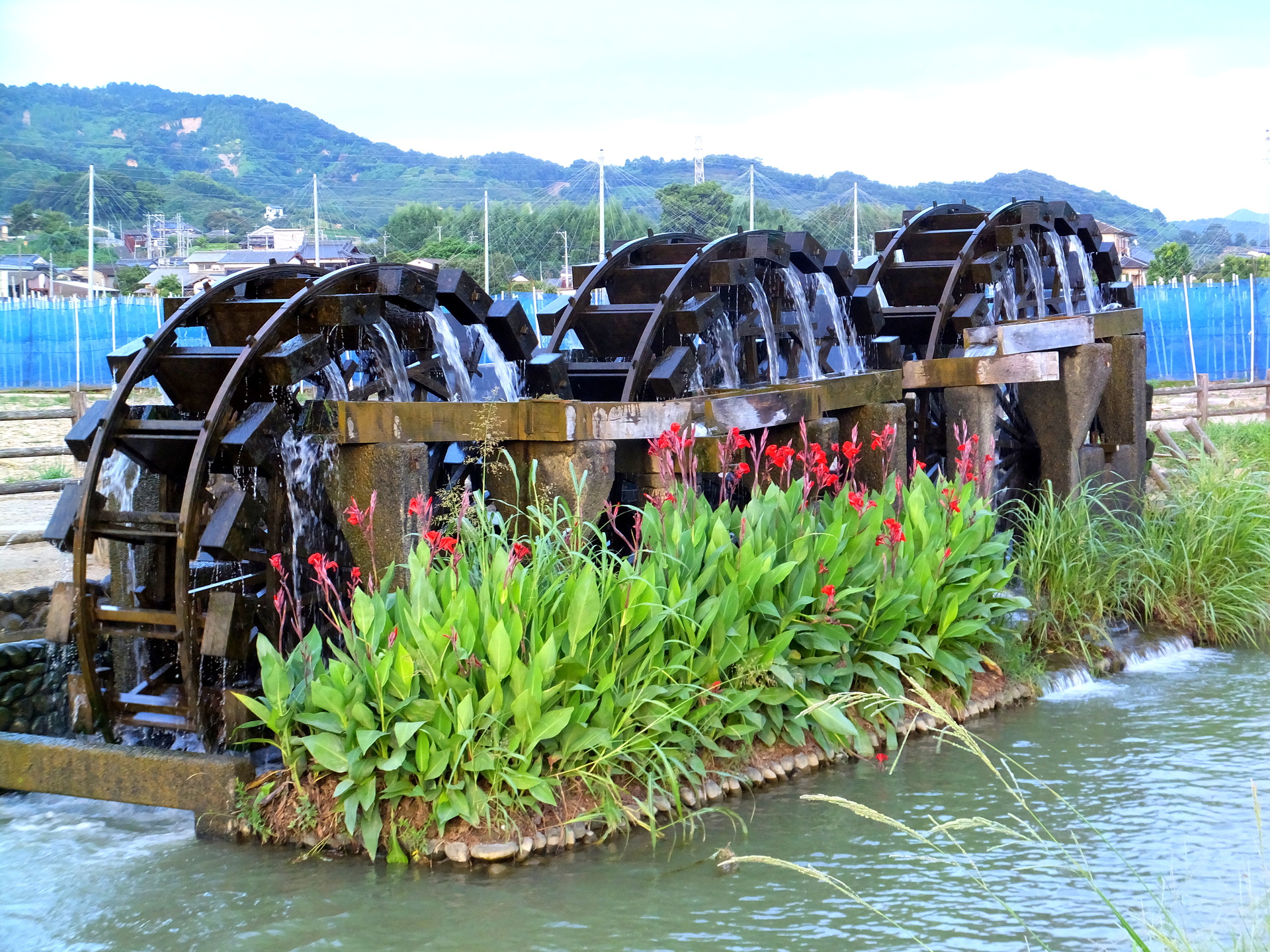 日本の風景 よみがえった朝倉3連水車 壁紙19x1440 壁紙館