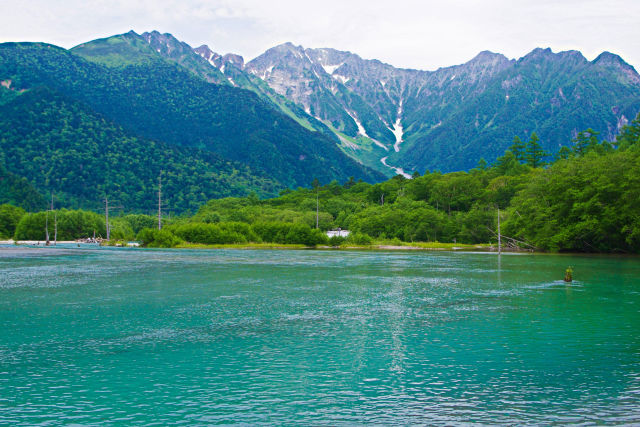 上高地の夏・大正池と穂高連峰