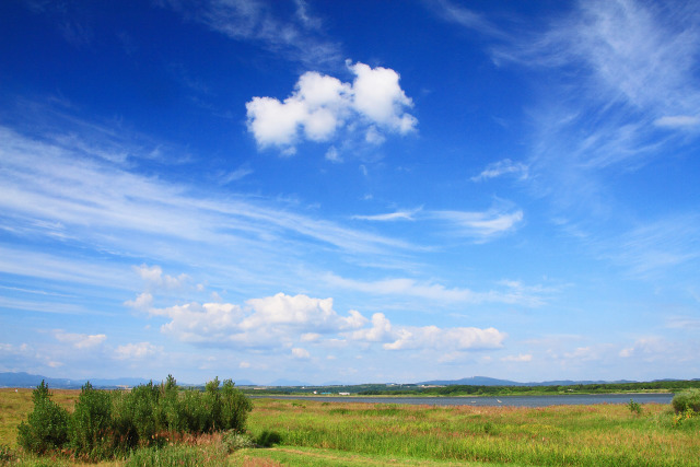 石狩川と夏の雲