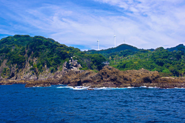 荒々しい海岸線