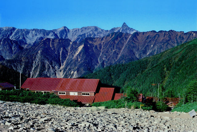 常念小屋と槍ヶ岳