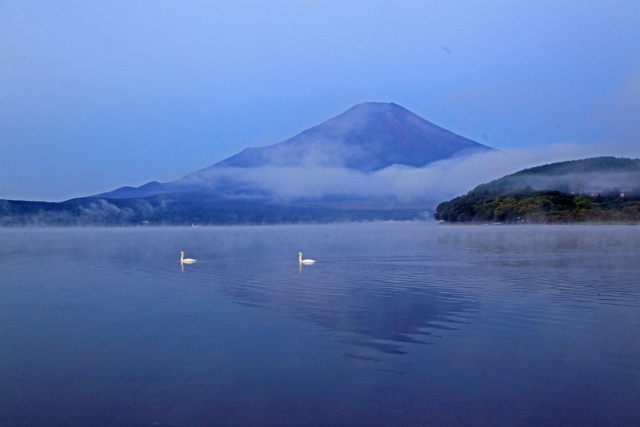 朝もやの富士山