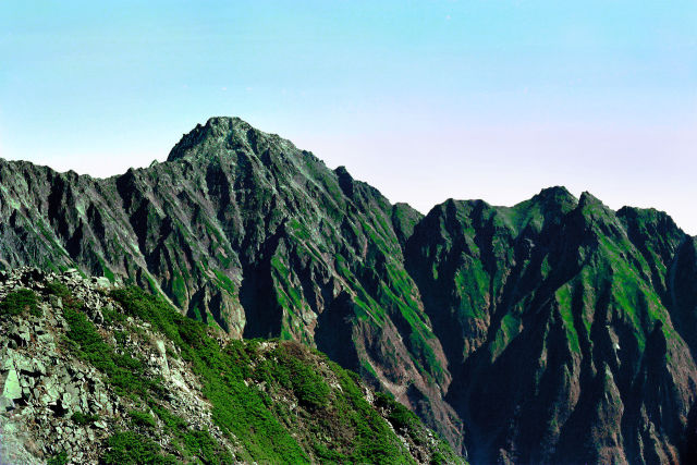 西穂高岳からの前穂高岳と明神岳