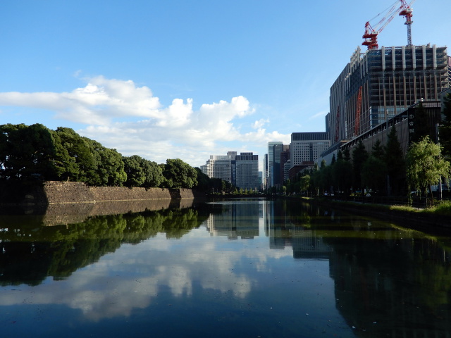 日比谷濠の朝