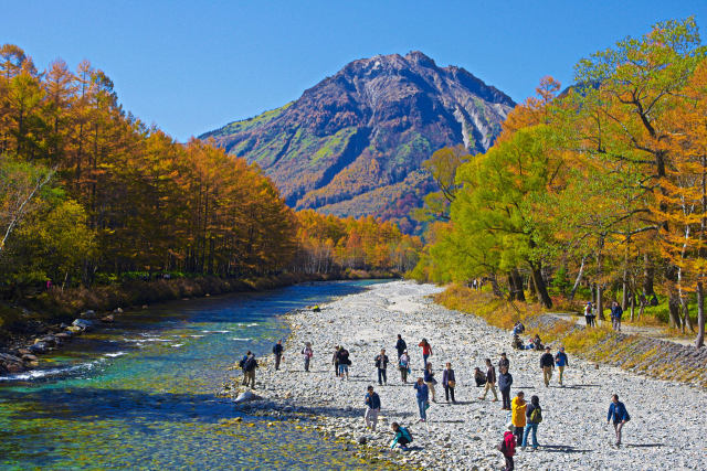 河童橋から焼岳を望む