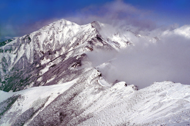 新雪の唐松岳