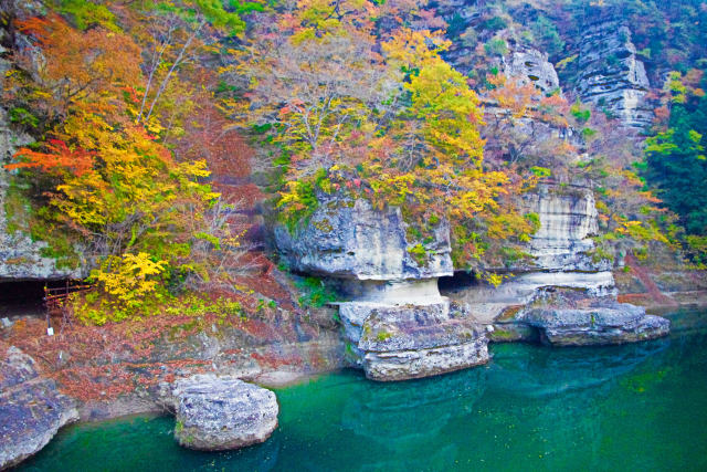 塔のへつり 奇岩の渓谷