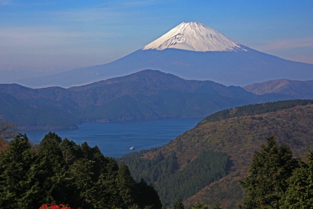 芦ノ湖越しの富士山