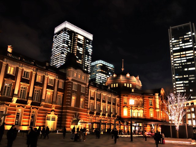 東京駅丸の内の夜景