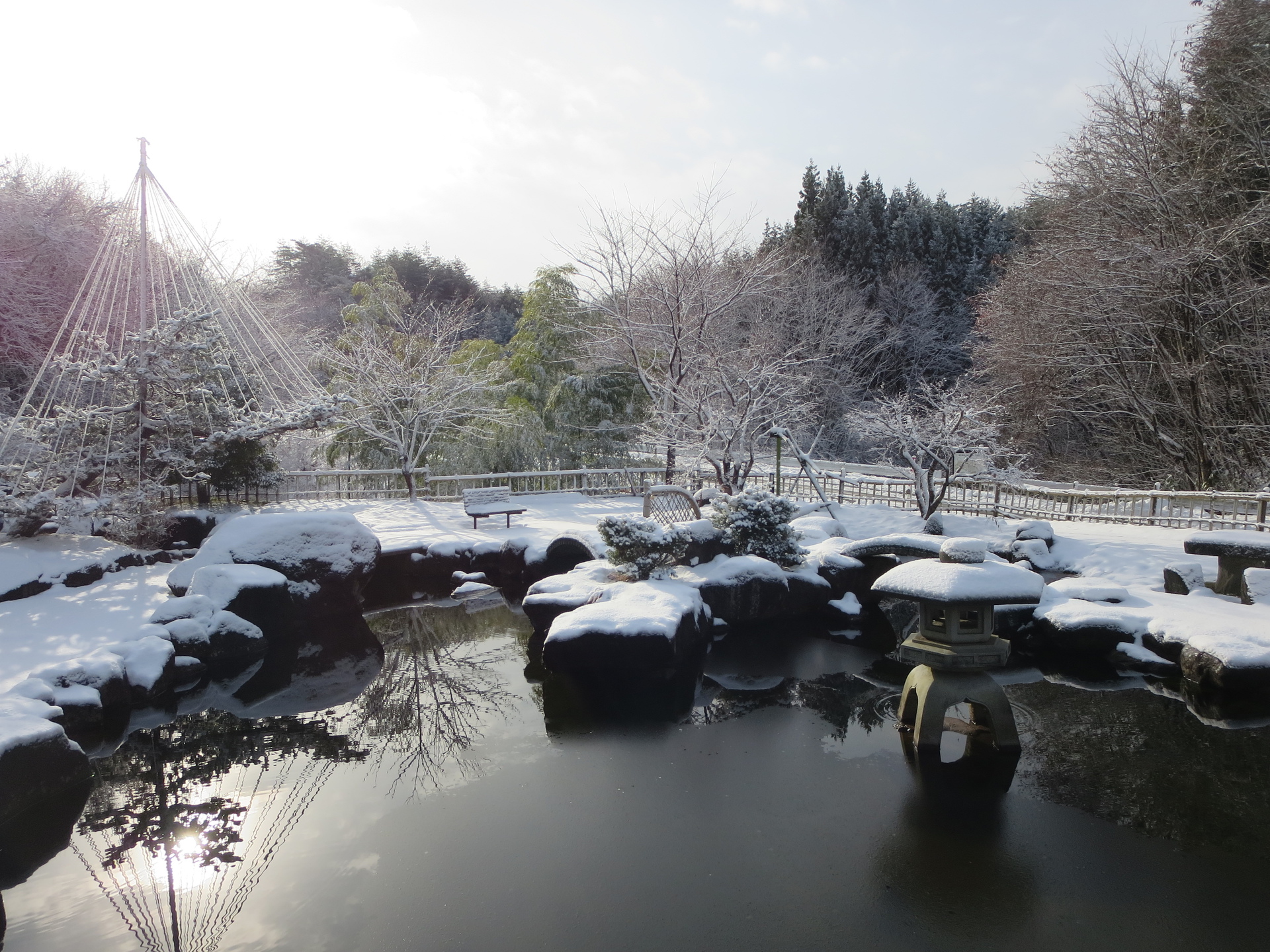 日本の風景 初冬の小さな日本庭園 壁紙19x1440 壁紙館