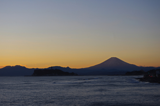 暮れゆく湘南の海