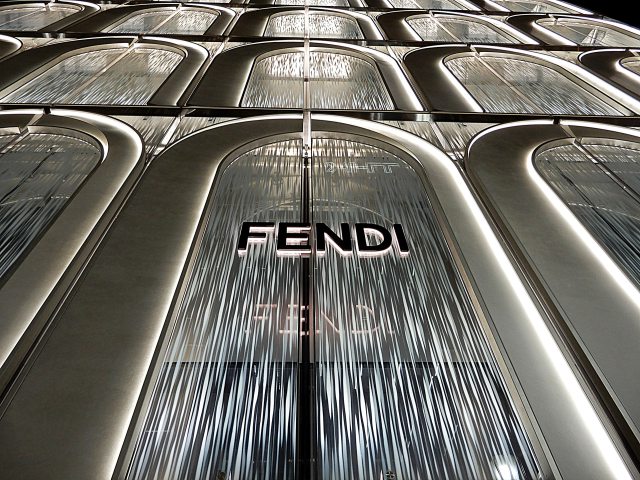 実現可能性 暴力的な コート 携帯 壁紙 Fendi Ninihokenn Com