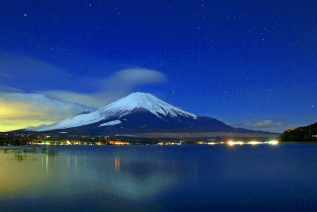 傘雲が乗っかりそうな富士山