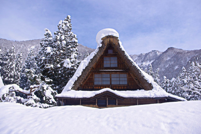 雪晴れの五箇山