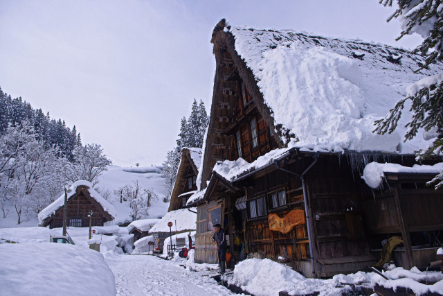 五箇山 雪晴れの朝