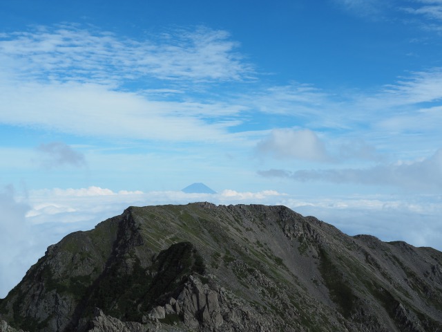 農鳥岳の上の富士