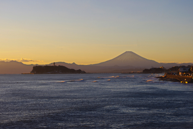 暮れゆく湘南の海