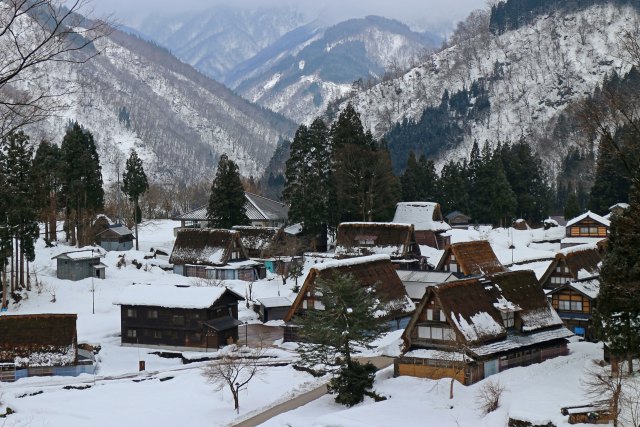 雪の相倉集落