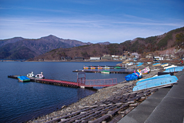 冬の河口湖 湖畔の風景