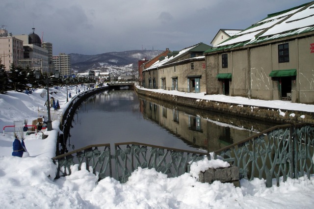 雪の小樽運河