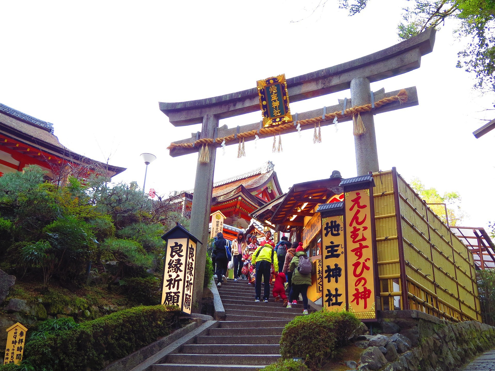 日本の風景 京都地主神社の賑わい 壁紙19x1440 壁紙館