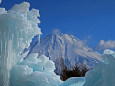 氷瀑と富士山