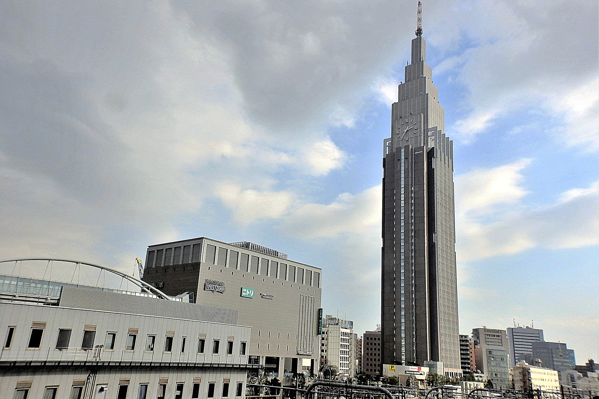 都市 街 室内 新宿駅からドコモタワーを望む 壁紙1920x1280 壁紙館