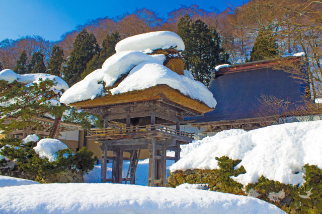 茅葺き屋根、行徳寺の山門