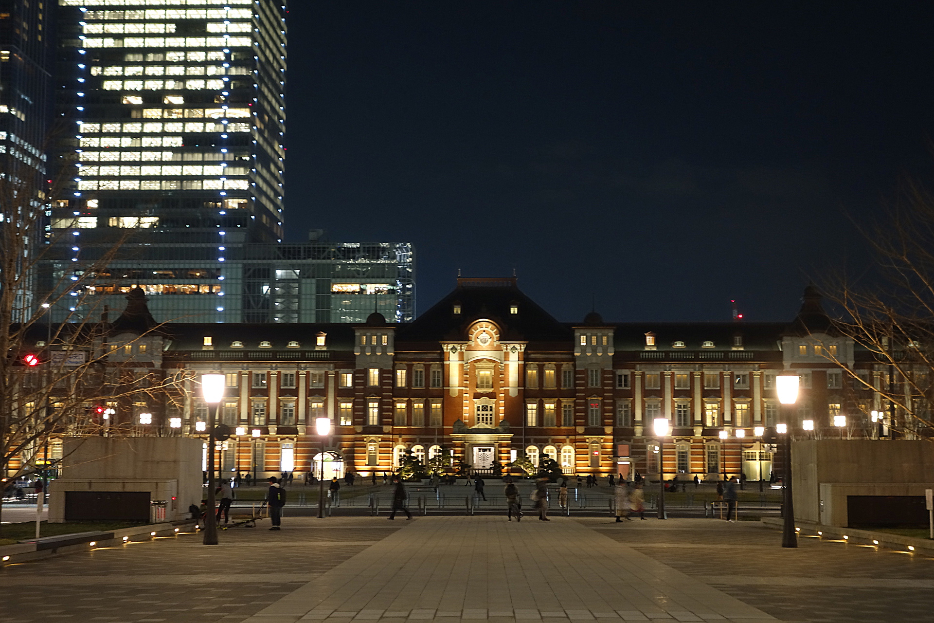 夜景 花火 イルミ 東京駅丸の内 壁紙19x1280 壁紙館