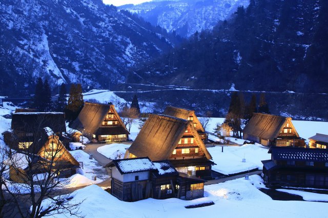 夕闇迫る五箇山