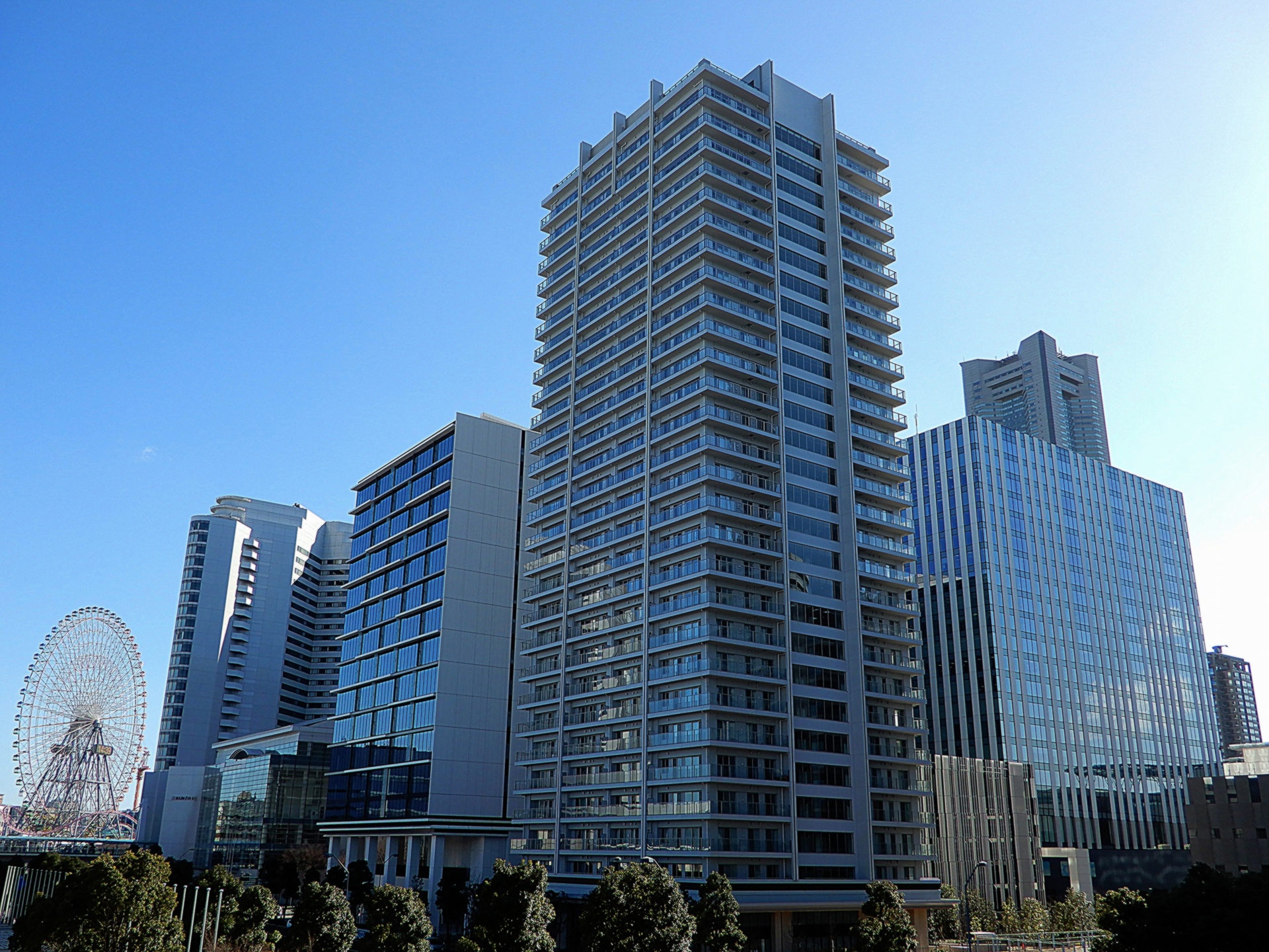 都市 街 室内 みなとみらいの高層ビル群 壁紙19x1440 壁紙館