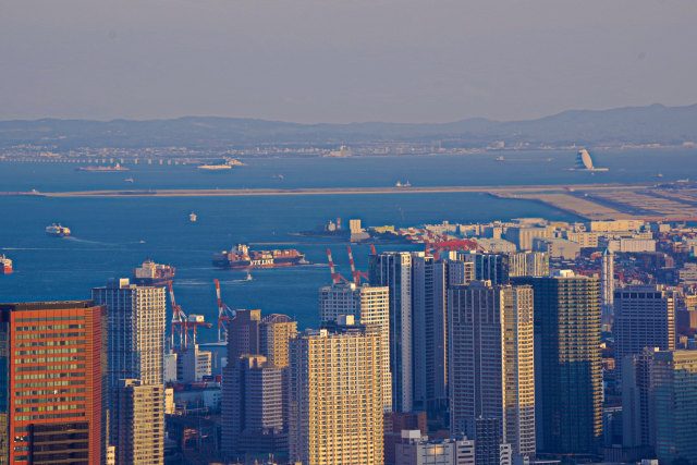 東京湾と羽田空港滑走路