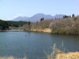 ダム湖からの九重連山遠景