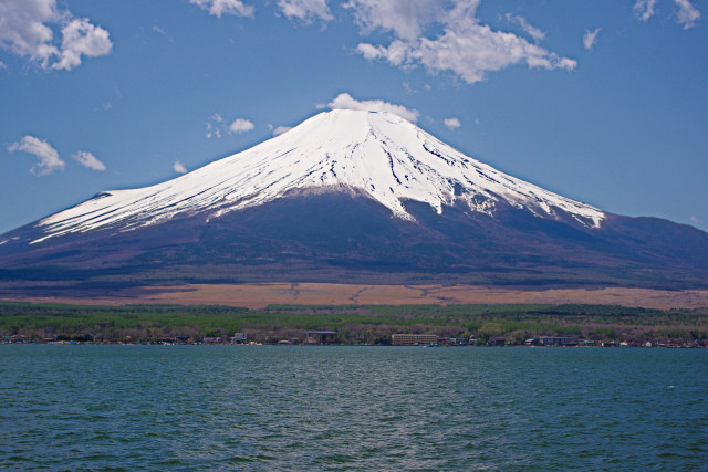 春の富士山