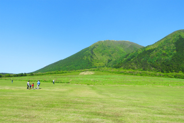 三瓶山-放牧場から3