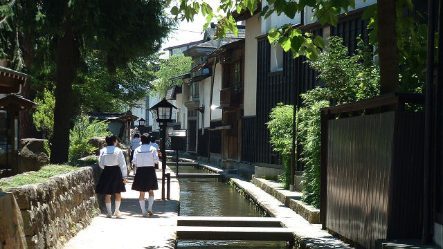 瀬戸川と白壁土蔵