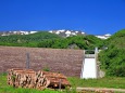 胆沢ダムと焼石連峰