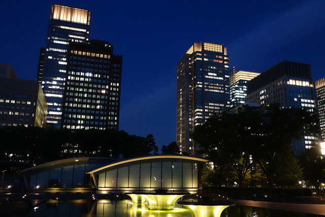 和田倉噴水公園の夜景