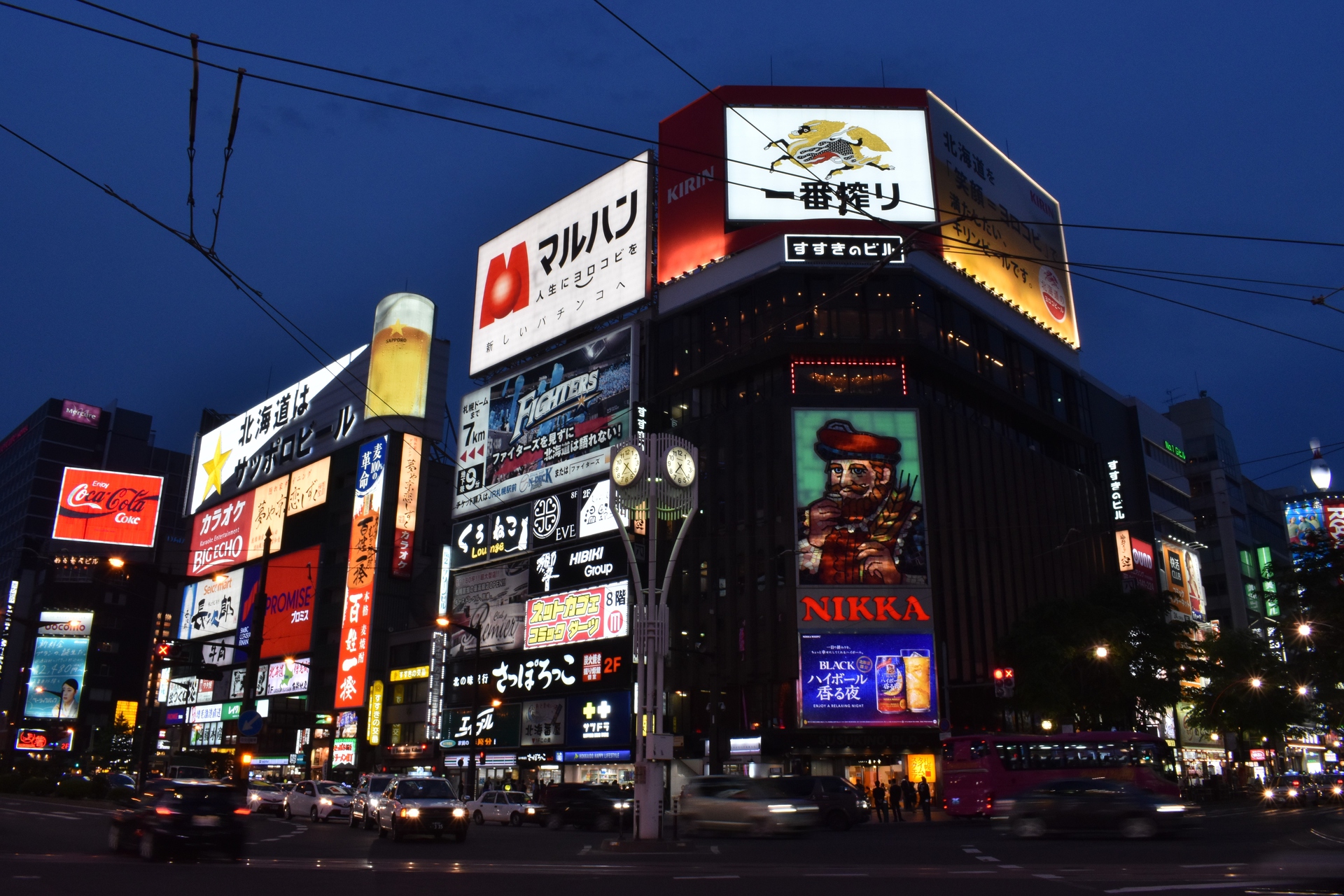 夜景 花火 イルミ すすきのの夜の始まり 壁紙19x1280 壁紙館