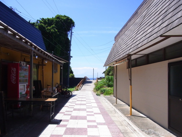 海へ続く道