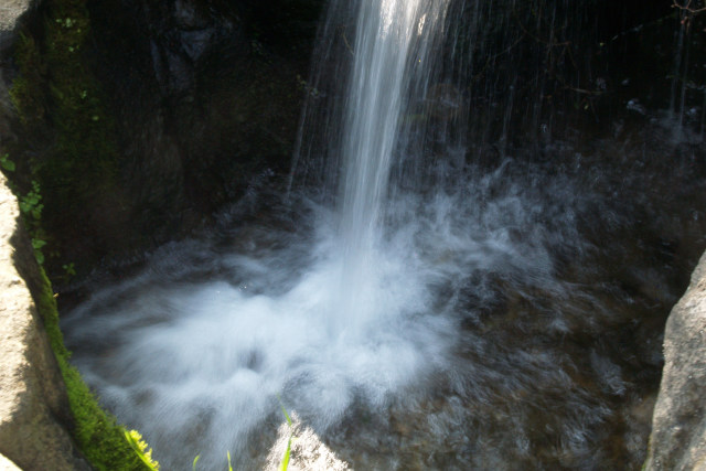 暑さを吹き飛ばす冷水