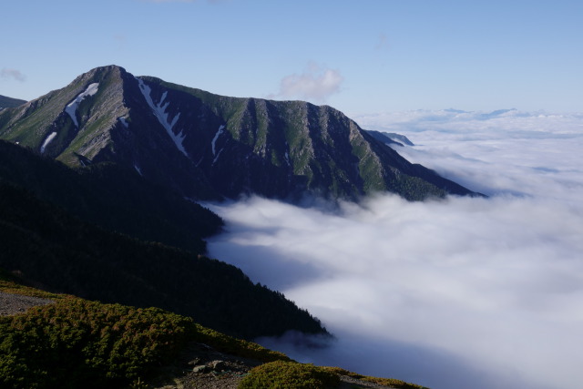 雲海と常念岳