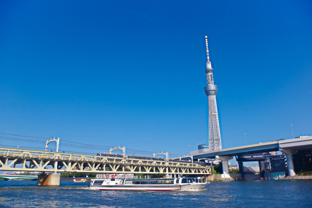 スカイツリーと水上バス