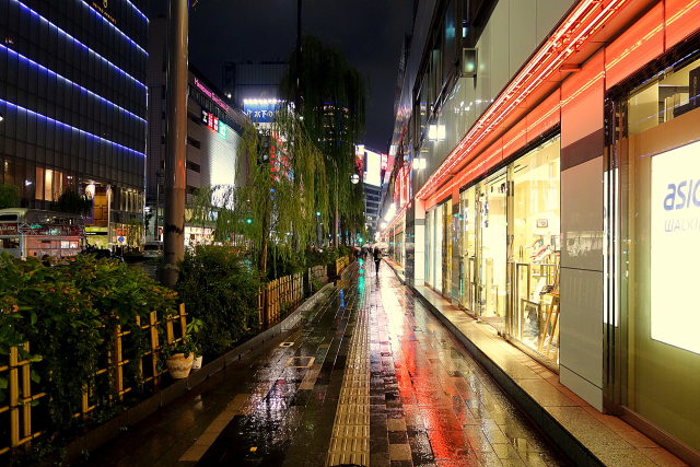 雨の西銀座