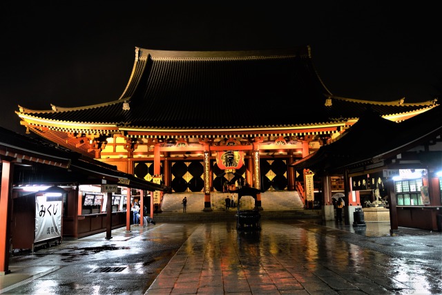 雨の浅草寺